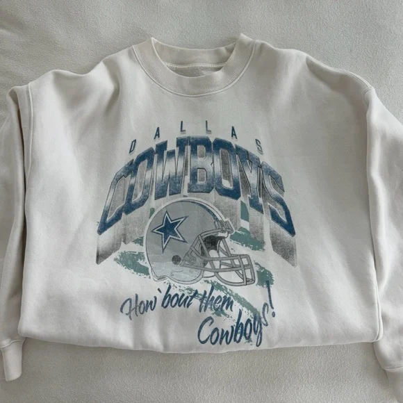 Abercrombie and Fitch NFL Dallas Cowboys Oversized Crewneck - Picture 3 of 4